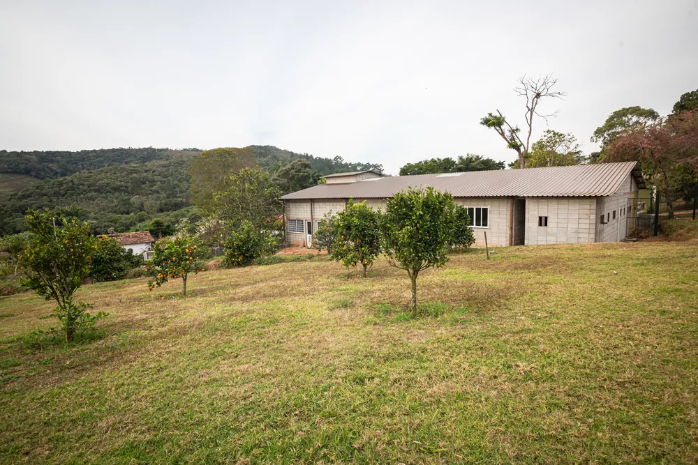 Vista posterior do celeiro